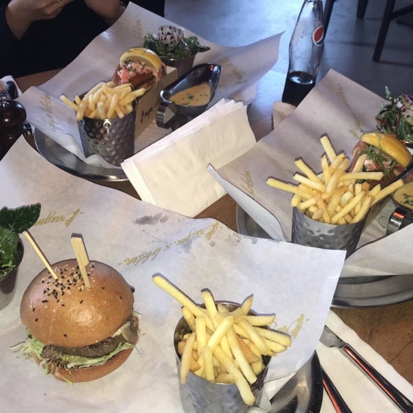 Photo taken at Burger &amp; Lobster by Eman A. on 1/29/2020