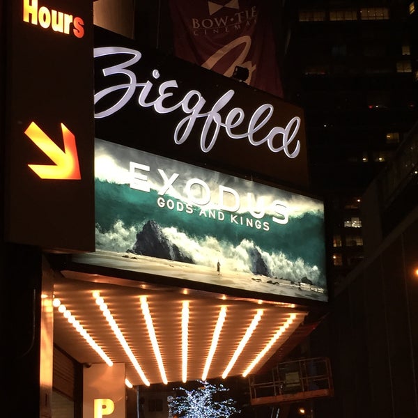 Снимок сделан в Ziegfeld Theater - Bow Tie Cinemas пользователем Rui G. 12/21/2014