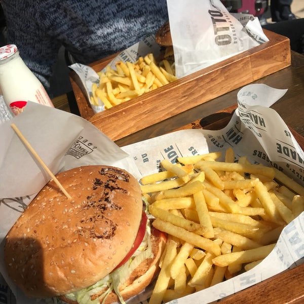 Photo taken at OTTOBROS Burger &amp; Coffee ANT by Rabia Y. on 3/12/2018
