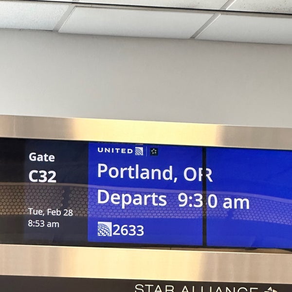 Gate C32 - Airport Gate