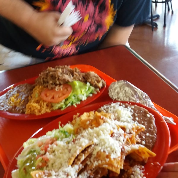 Das Foto wurde bei Los Sanchez Restaurant von 🌟Tiana F. am 8/21/2017 aufgenommen