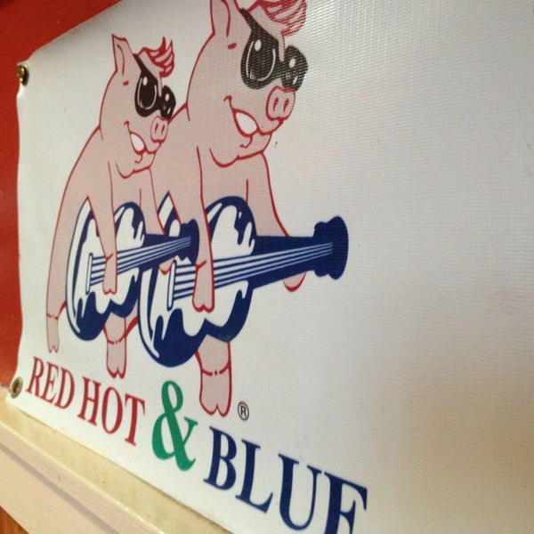 Photo taken at Red Hot &amp; Blue  -  Barbecue, Burgers &amp; Blues by Emil A. on 4/9/2013