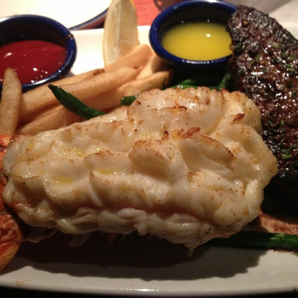 Photo taken at Red Lobster by Emil A. on 3/17/2013