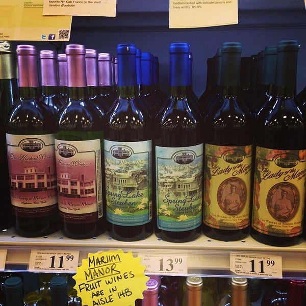 4/22/2014에 Janet W.님이 Premier Wine &amp; Spirits에서 찍은 사진