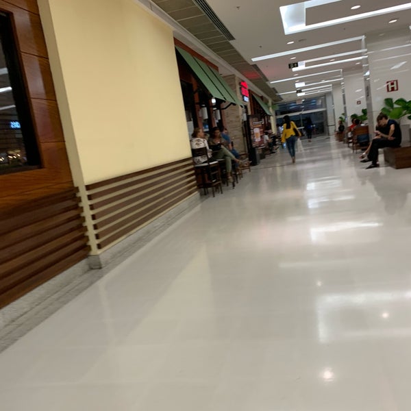 Foto tirada no(a) Shopping Barra por Evanice P. em 6/11/2019
