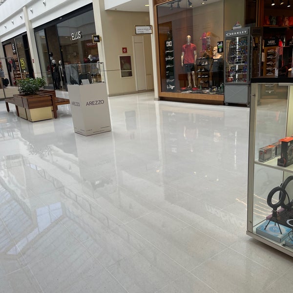 Foto diambil di Shopping Iguatemi oleh Evanice P. pada 4/26/2022
