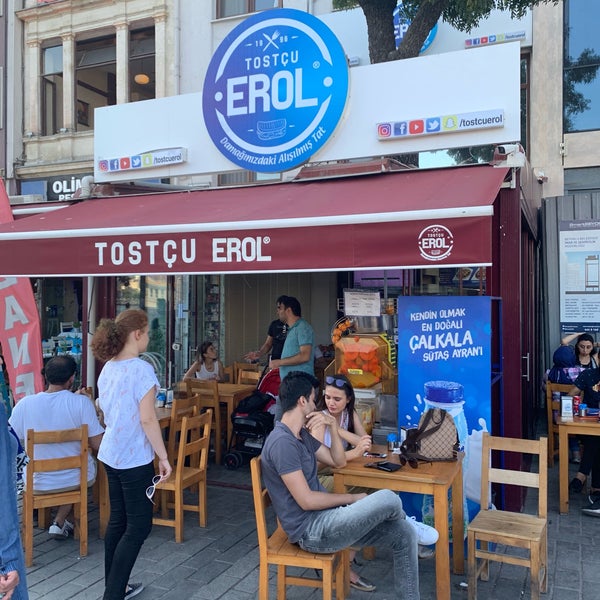 รูปภาพถ่ายที่ Tostçu Erol İstanbul Karaköy Şubesi โดย Emre B. เมื่อ 7/6/2019