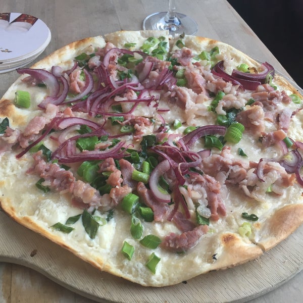 Awesome Flammkuchen and very friendly people!