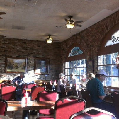 รูปภาพถ่ายที่ Fountain View Cafe โดย Miss T B. เมื่อ 11/3/2012