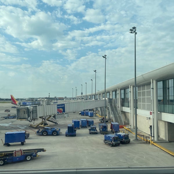 รูปภาพถ่ายที่ Louis Armstrong New Orleans International Airport (MSY) โดย Carpe D. เมื่อ 4/7/2024