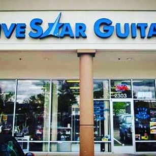 Foto tomada en Five Star Guitars  por FiveStar G. el 1/23/2017