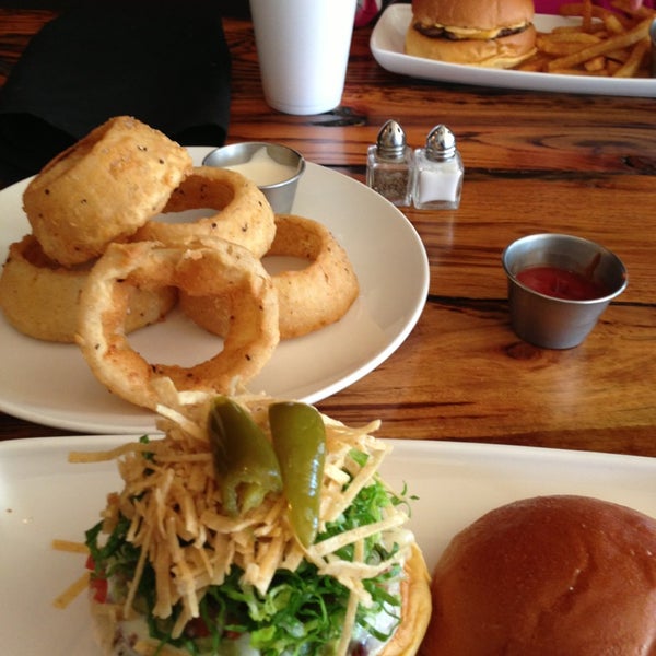 1/23/2013にBritt A.がStax Burger Barで撮った写真