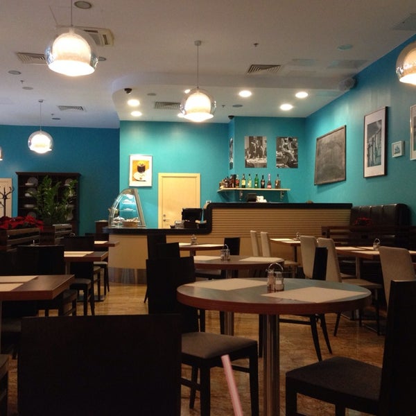 Foto diambil di Caffe Fresco oleh Nastia . pada 2/4/2014