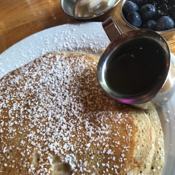 6/3/2018 tarihinde J. B.ziyaretçi tarafından Irregardless Cafe'de çekilen fotoğraf