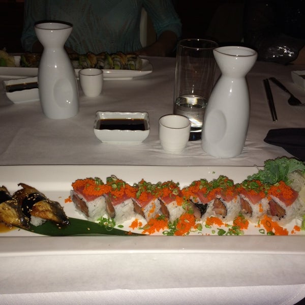 Foto diambil di Amura Sushi and Steak oleh Elvyra M. pada 4/13/2014
