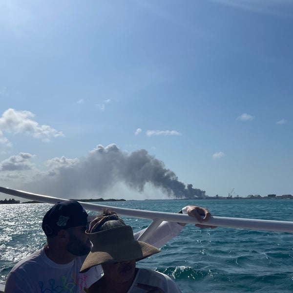the-palm-island-ferry-terminal-boat-or-ferry