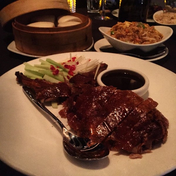 Снимок сделан в Jing Restaurant пользователем Courtney D. 4/15/2015