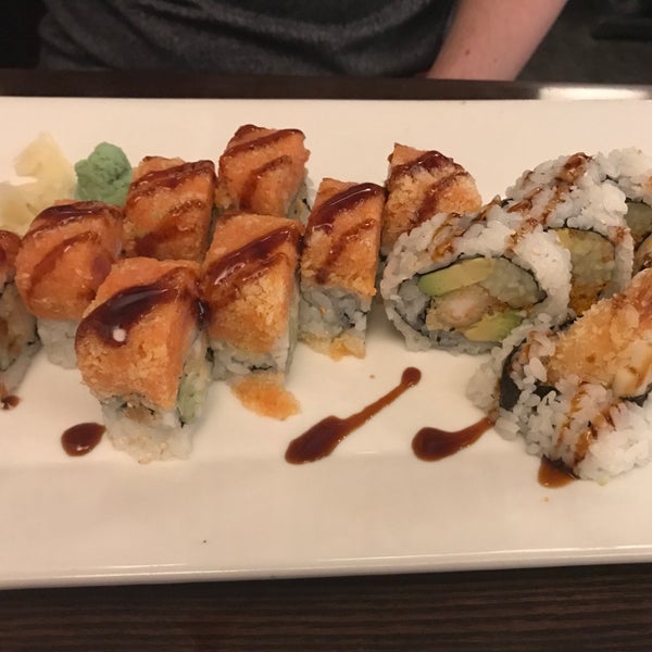 Foto tirada no(a) Sushi Para 88 por Kevin J. em 3/26/2017