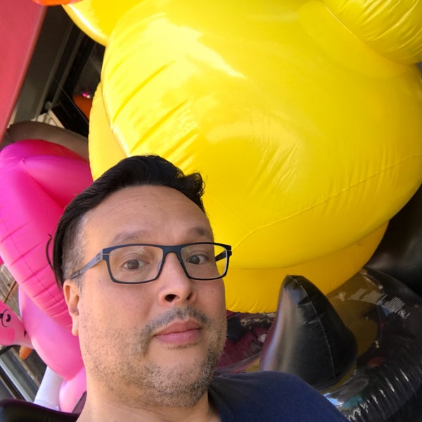 9/24/2016에 Kevin J.님이 Balloon Saloon에서 찍은 사진