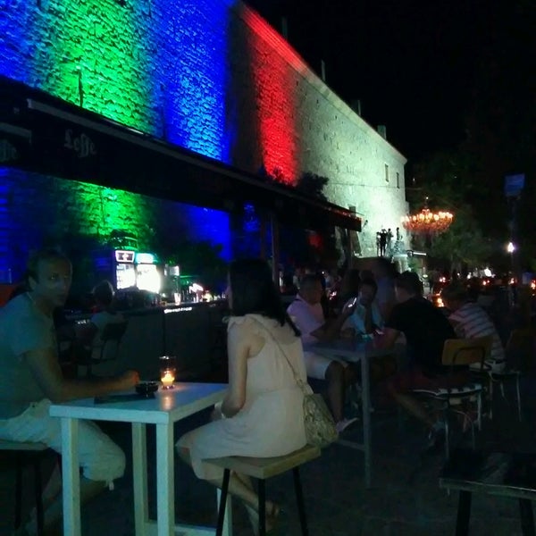 รูปภาพถ่ายที่ Citadela Lounge &amp; Restaurant โดย Özgür Ö. เมื่อ 8/26/2016