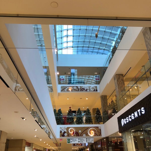Foto diambil di The CORE Shopping Centre oleh Whitty pada 12/17/2017