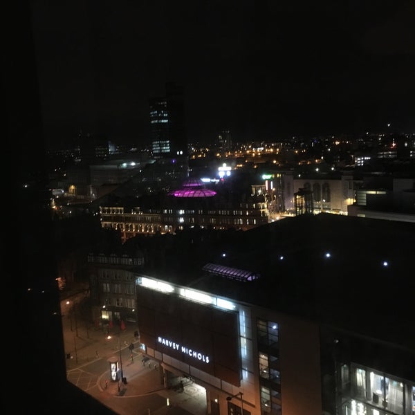 Foto scattata a Renaissance Manchester City Centre Hotel da Whitty il 4/11/2017