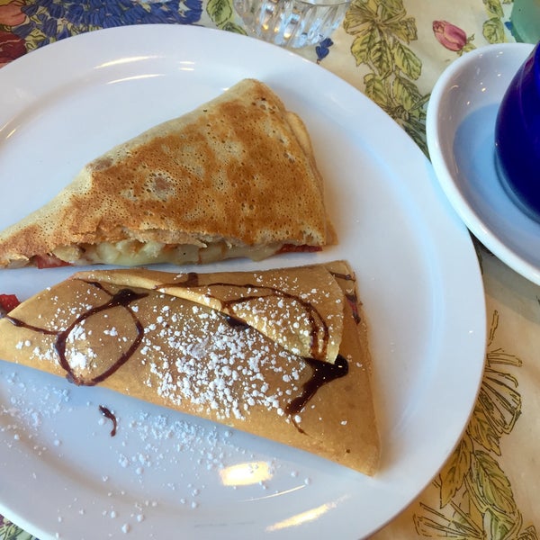 Photo taken at Crepes n&#39; Crepes by Tati A. on 1/22/2016