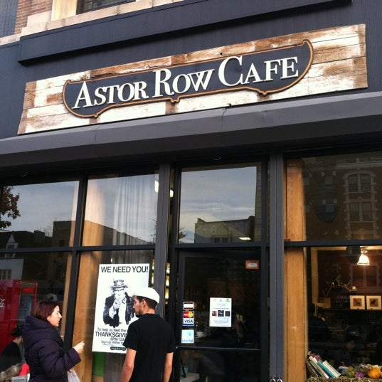 รูปภาพถ่ายที่ Astor Row Café โดย Damien D. เมื่อ 11/18/2012