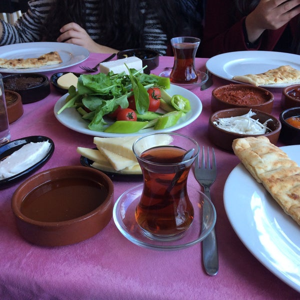 1/24/2016にÖmriye K.がŞahin Tepesi Restaurantで撮った写真