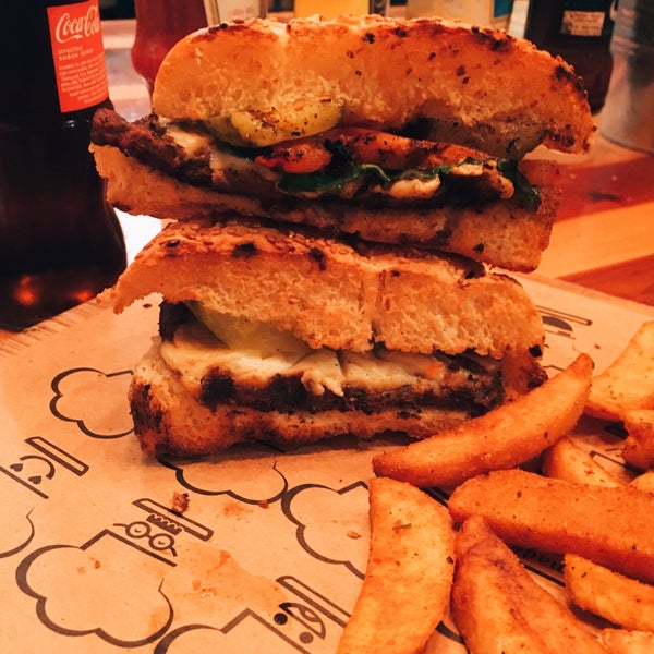 Foto scattata a Şef&#39;s Burger da Fırat Ç. il 11/11/2016