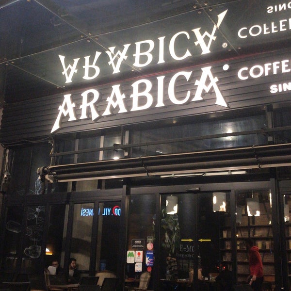 Photo taken at Arabica Coffee House by Esma Aksoy on 1/4/2020