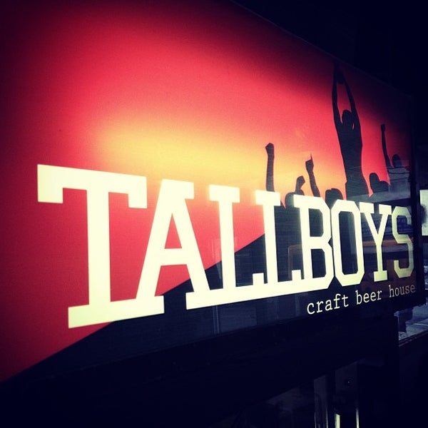 Foto tirada no(a) Tallboys Craft Beer House por Phil C. em 1/10/2013