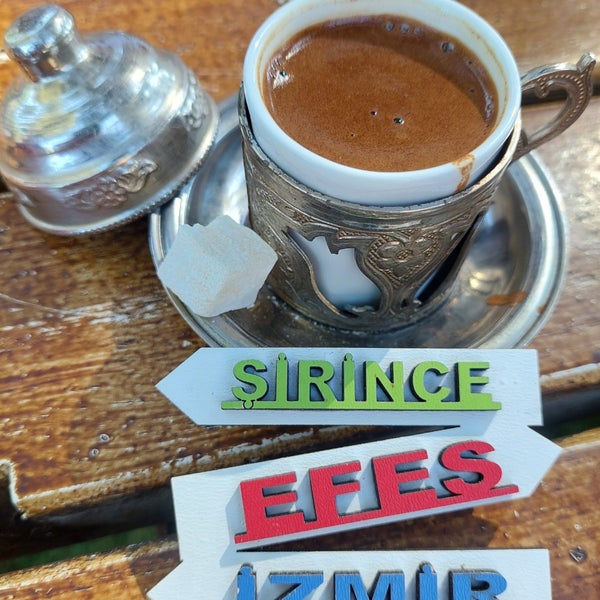 Снимок сделан в Artemis Restaurant &amp; Şarap Evi пользователем Arzu G. 7/9/2023