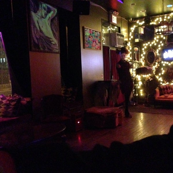 Foto tirada no(a) Fairytail Lounge por Jeff M. em 3/25/2014