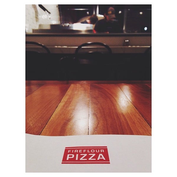 12/14/2013에 Jack G.님이 Fireflour Pizza + Coffee Bar에서 찍은 사진