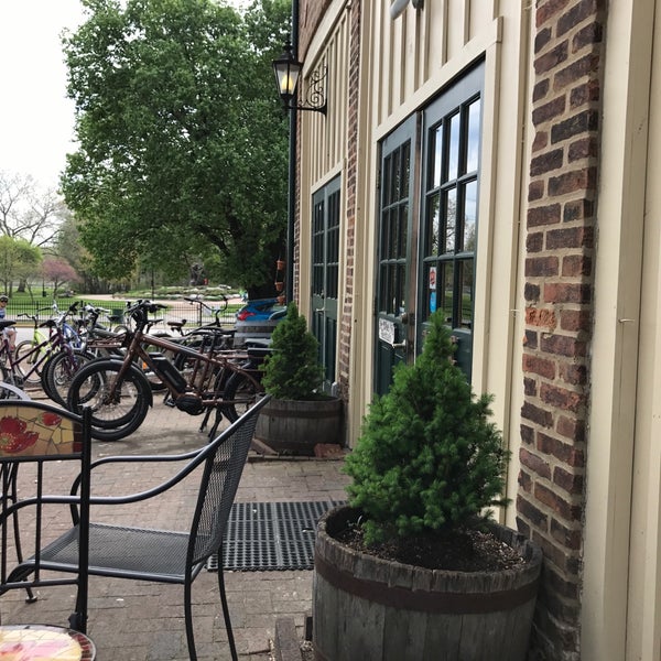4/14/2017 tarihinde Carlie F.ziyaretçi tarafından Bike Stop Cafe'de çekilen fotoğraf