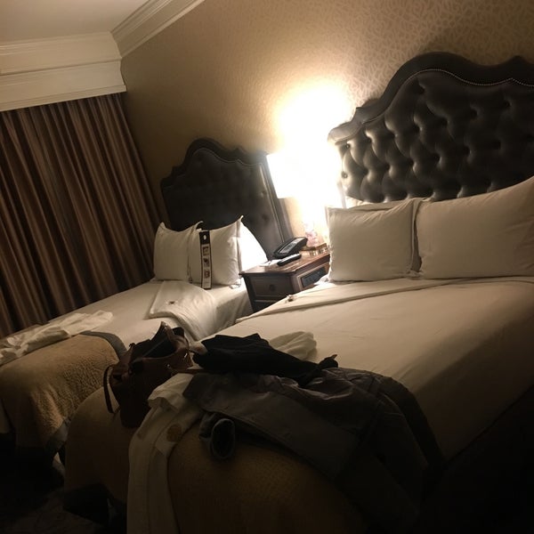 Das Foto wurde bei The Lenox Hotel von Nic C. am 2/27/2018 aufgenommen