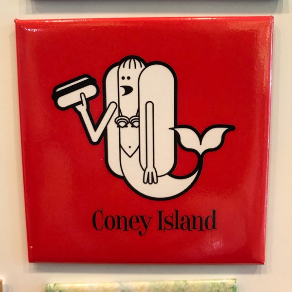 6/23/2018 tarihinde Hope Anne N.ziyaretçi tarafından Coney Island USA - Museum &amp; Freak Show'de çekilen fotoğraf