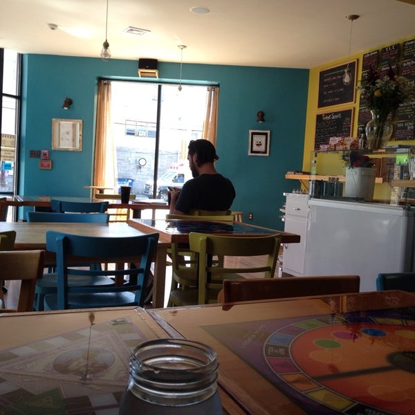 Foto tomada en Breezy&#39;s Cafe  por Hope Anne N. el 8/14/2014