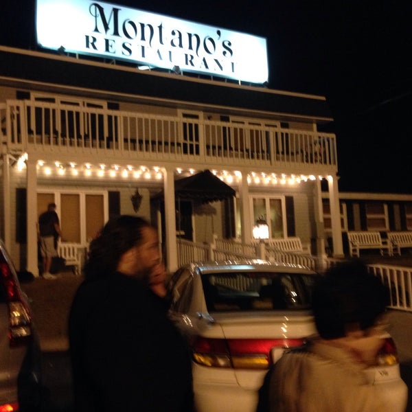 Photo prise au Montano&#39;s Restaurant par Hope Anne N. le9/28/2015