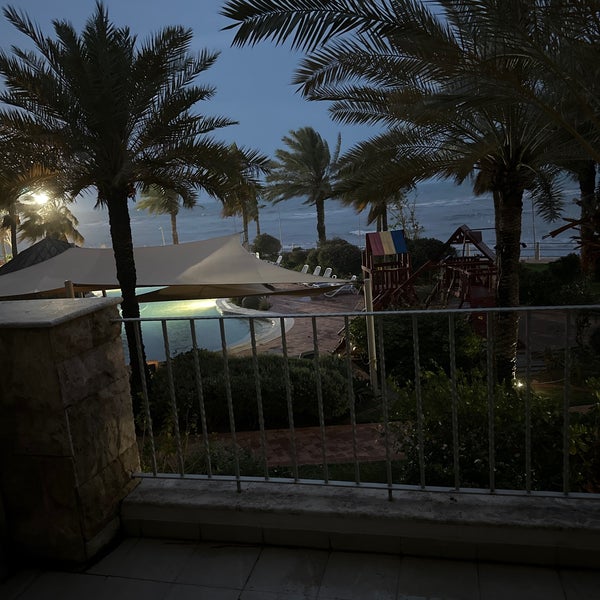 Photo prise au Mövenpick Hotel &amp; Resort Al Bida&#39;a par Ahmed le4/13/2023