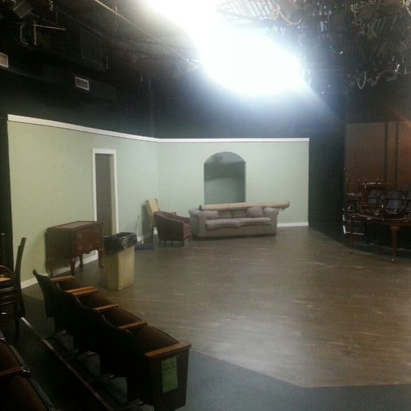 Foto diambil di Theatre Suburbia oleh Bob G. pada 6/30/2013