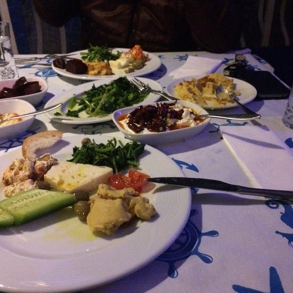 Das Foto wurde bei ÇimÇim Restaurant von Özdemir Ö. am 2/15/2017 aufgenommen