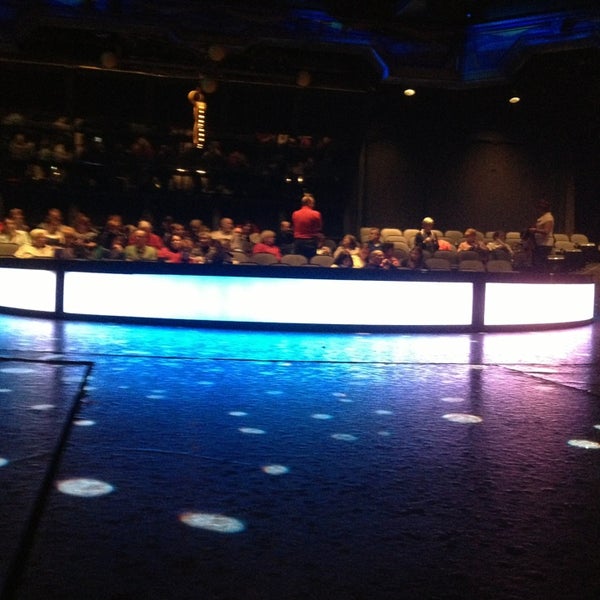 Foto tirada no(a) Marriott Theater por Brian K. em 12/29/2012