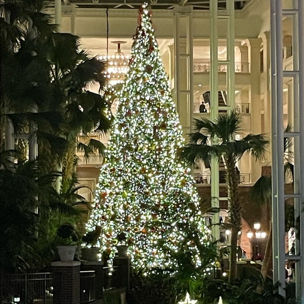 Photo taken at Gaylord Opryland Resort &amp; Convention Center by McBragg on 11/20/2023