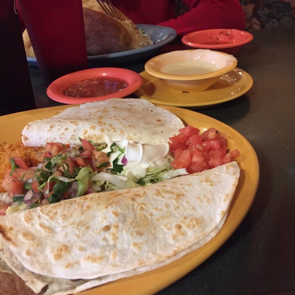 รูปภาพถ่ายที่ El Portal Mexican Restaurant โดย Samantha D. เมื่อ 10/13/2017
