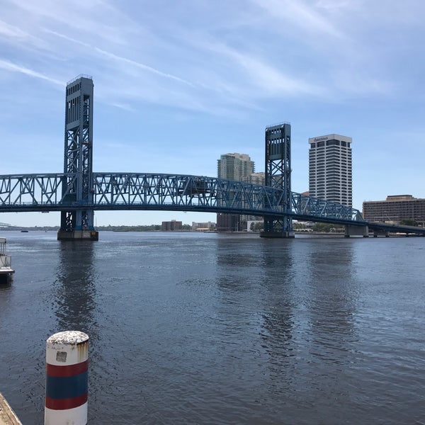 Foto tirada no(a) The Jacksonville Landing por Tanya C. em 5/3/2017
