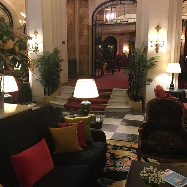 Photo taken at Hotel Le Plaza Brussels by Elif on 5/23/2018