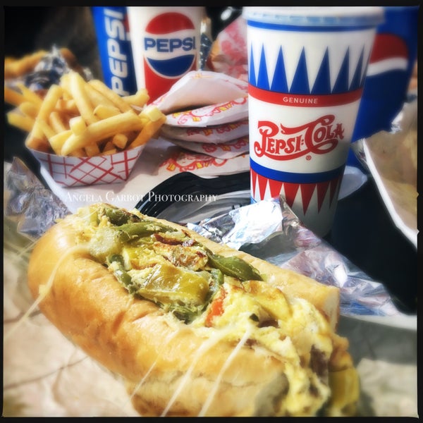 Photo taken at Johnny&#39;s Beef &amp; Gyros Lincoln Park by Angie G. on 4/19/2019