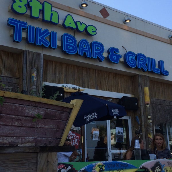 Foto tirada no(a) 8th Ave Tiki Bar And Grill por Jean R. em 4/28/2016